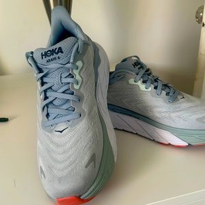 HOKA - Arabi 6 - barely worn
